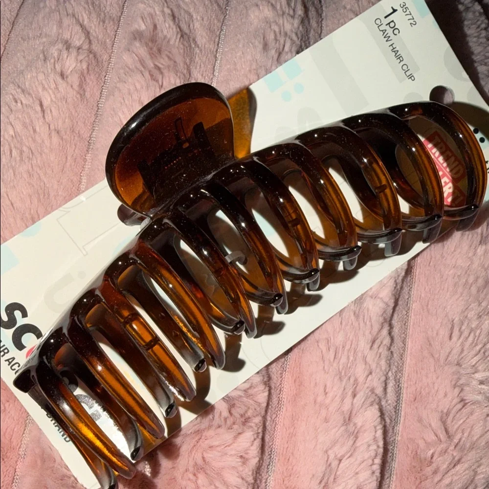 Scunci Brown Claw‎ Hair Clip